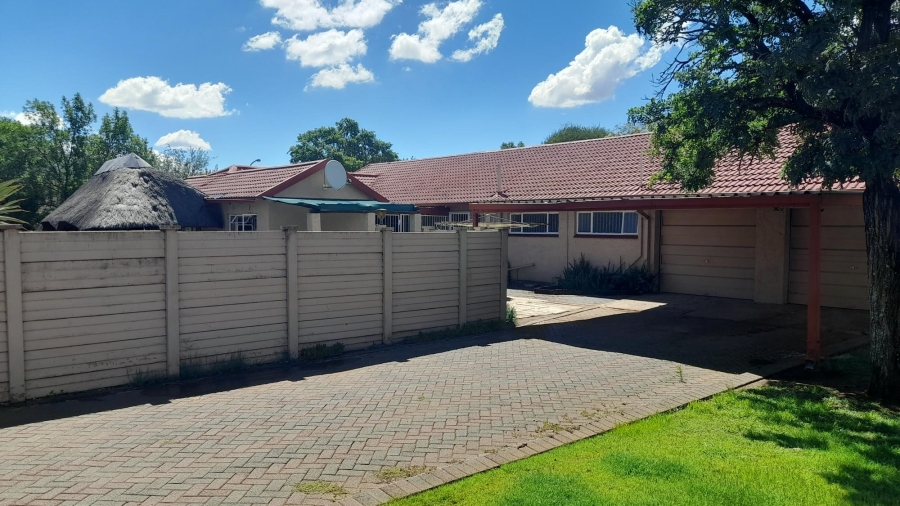 To Let 5 Bedroom Property for Rent in Fichardt Park Free State